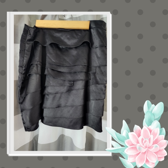 Ann Taylor Factory Ruffle Mini - Picture 2 of 4